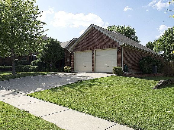 2nd image of 613 Mariposa Dr