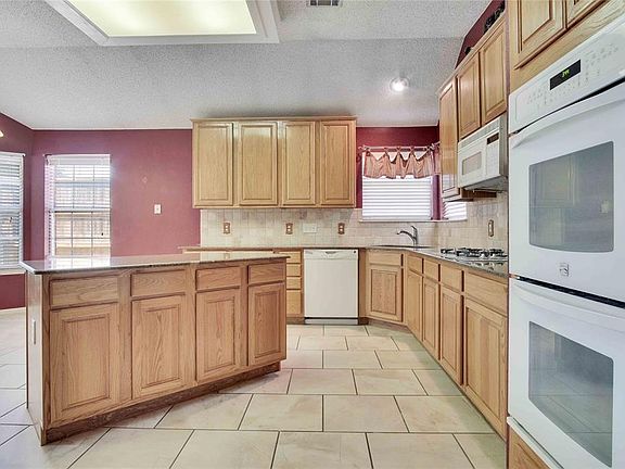 5th image of 1023 Essex Dr