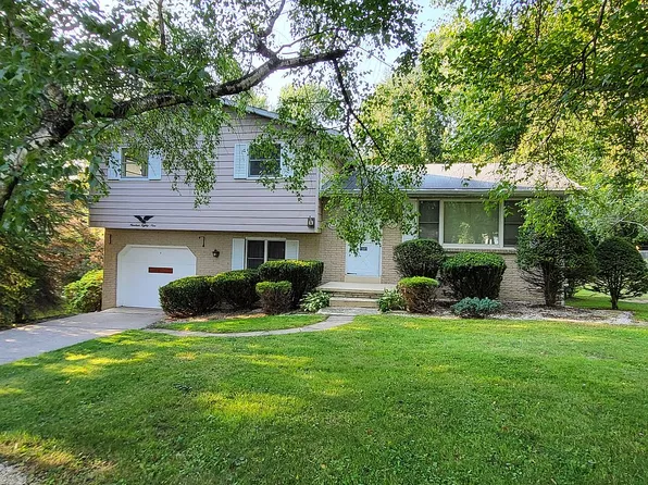 1989 Rettig Dr, Hermitage, PA 16148