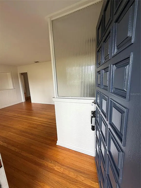 4 bed, 2.0 bath, 1392 sqft, $2,550 — Photo 2