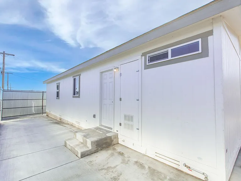 New Build 2 Bedroom / 2 Bath + Office Home in Mount Hope! — Photo 14