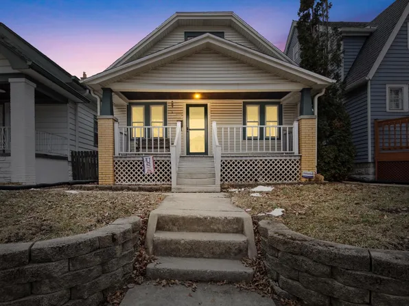 2215 S 73rd St, West Allis, WI 53219