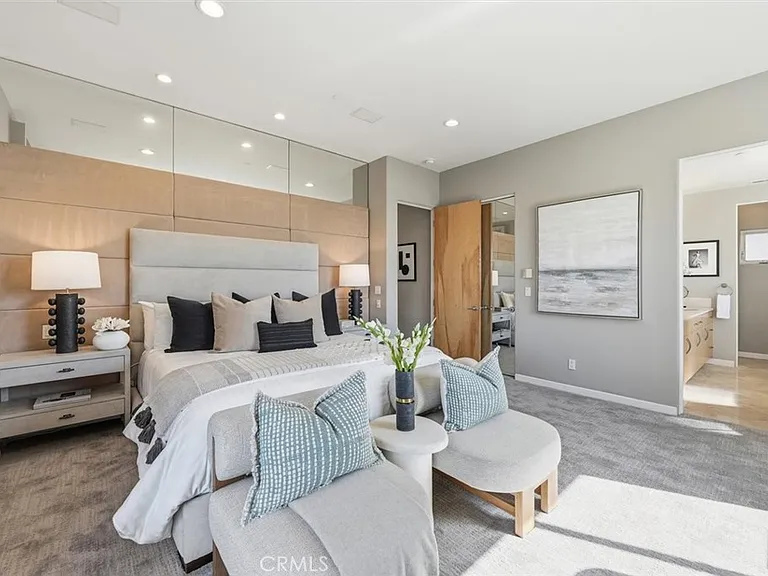 2406 Ocean Dr — Photo 13