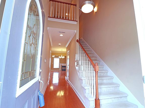2nd image of 662 Yorkland Way
