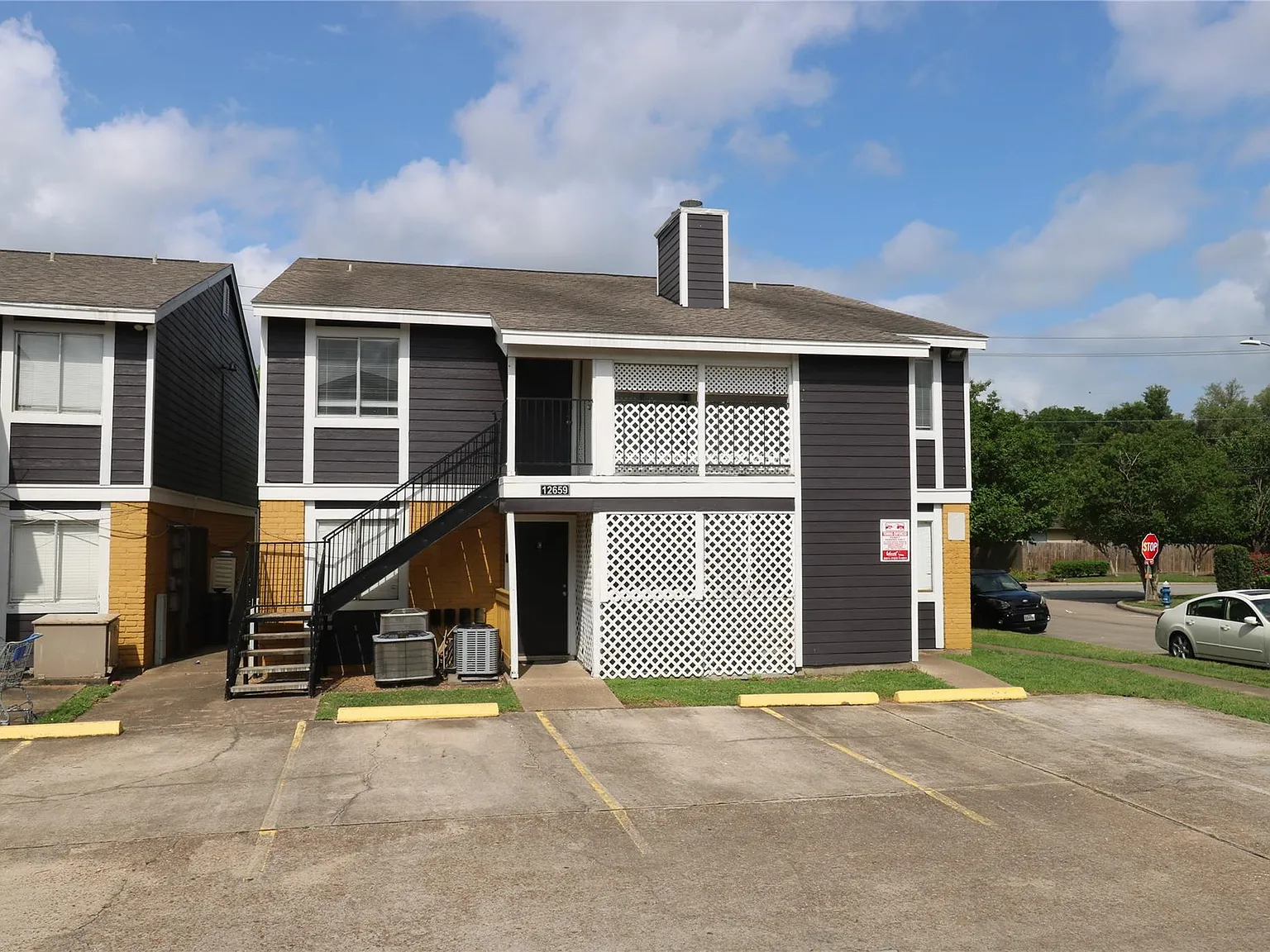 2 bed, 2.0 bath, 736 sqft, $1,250 — Photo 2