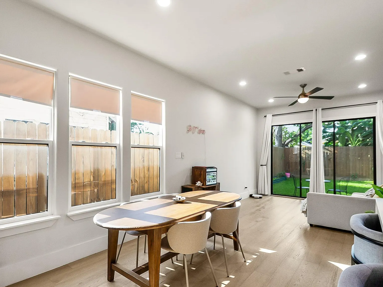 3 bed, 2.5 bath, 2056 sqft, $2,950 — Photo 3