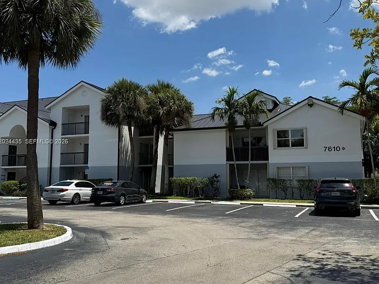 7610 Westwood Dr #122 — Photo 4