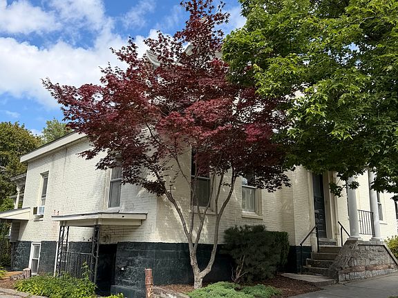 4th image of 404 Pearl St APT 1E