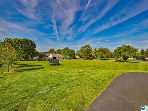1765 Arden Ln, Bethlehem, PA 18015