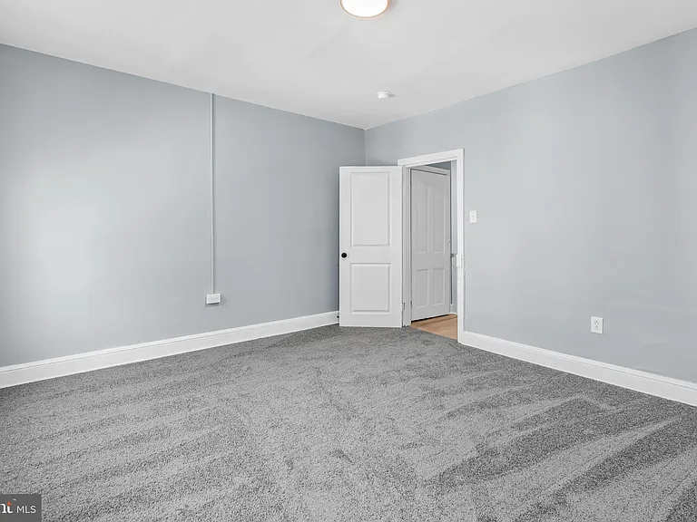 1638 W Juniata St — Photo 15
