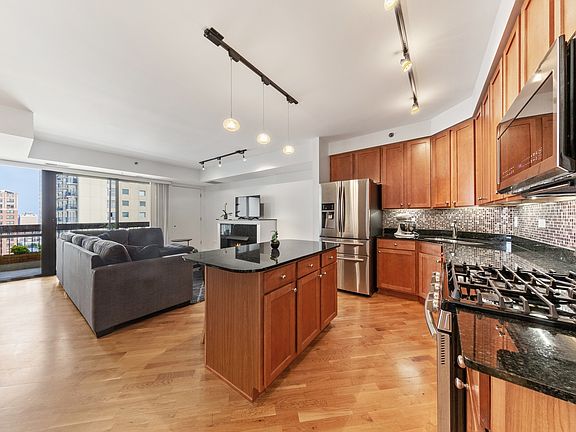 5th image of 1212 N Wells St APT 1404