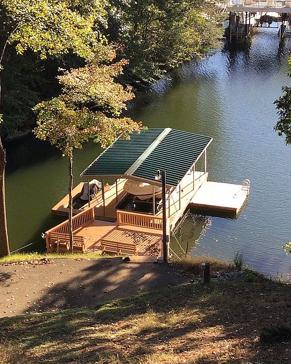 Deep water for diving 