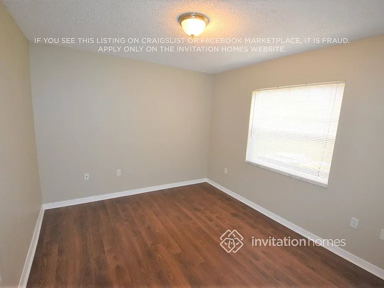 4061 Prairie View Dr N — Photo 8