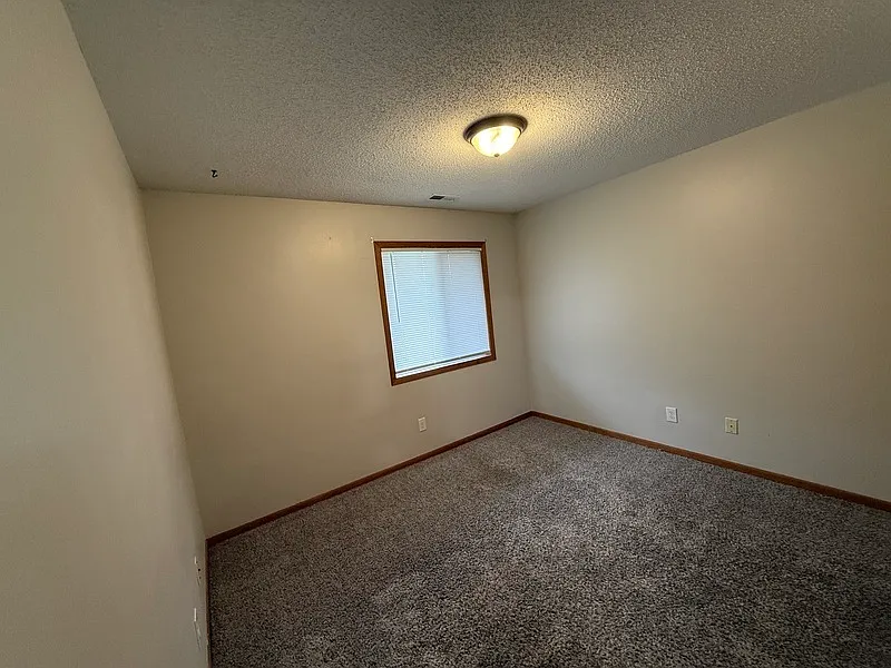 3 bed, 1.0 bath, 1050 sqft, $1,350 — Photo 4