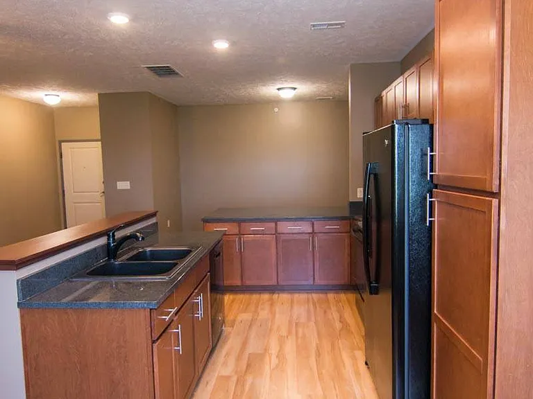 The Flats at 84 — Photo 91