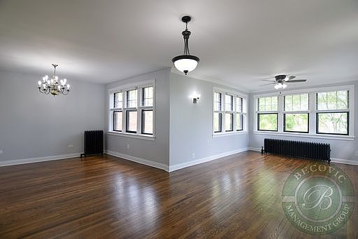 2nd image of 7626 N Eastlake Ter #3