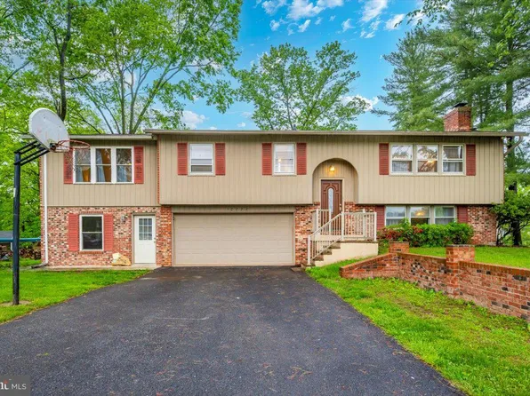 18222 Candlewood Ln, Hagerstown, MD 21740
