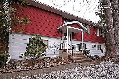 1st image of 25 Phyllis Dr