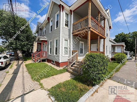 2nd image of 72-74 Kinsley St #74A