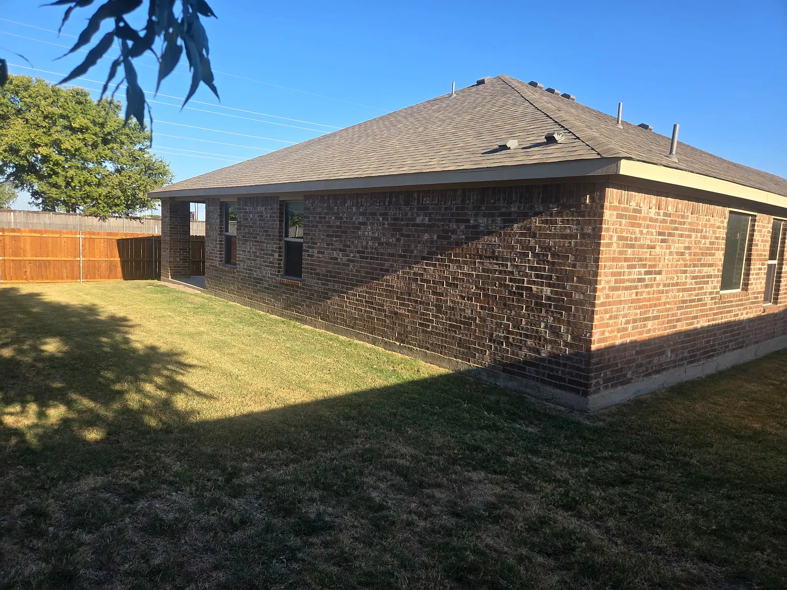 4 bed, 2062 sqft, $2,295 — Photo 2