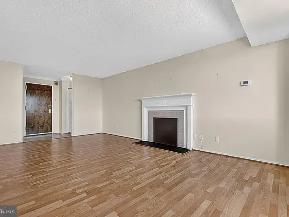 1 bed, 981 sqft, $1,900 — Photo 2