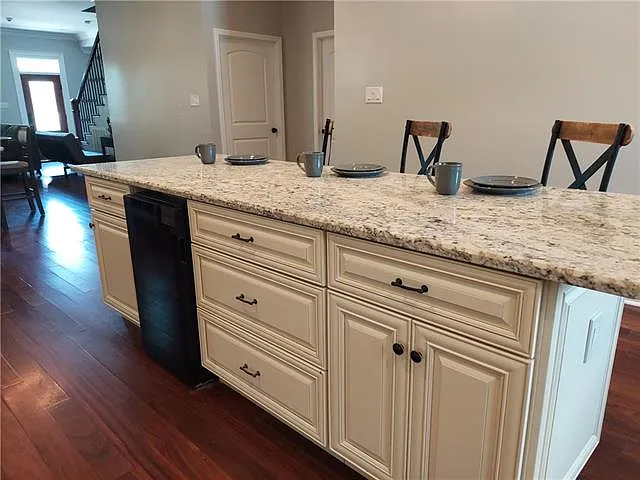 4 bed, 4.5 bath, 3070 sqft, $5,000 — Photo 4