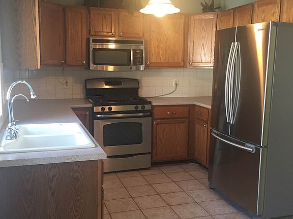 2nd image of 901 Cade Ct