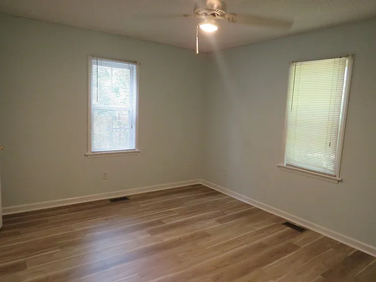 208 Stroud St — Photo 8