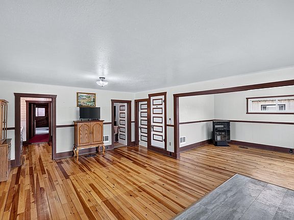 5th image of 309 Park St