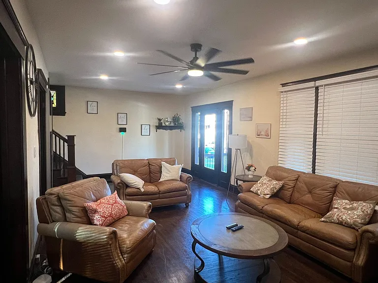 2121 Burnet Ave — Photo 15