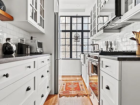 3rd image of 435 E 57th St APT 3D