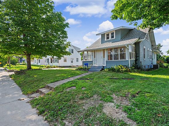 2nd image of 229 28th Street Dr SE