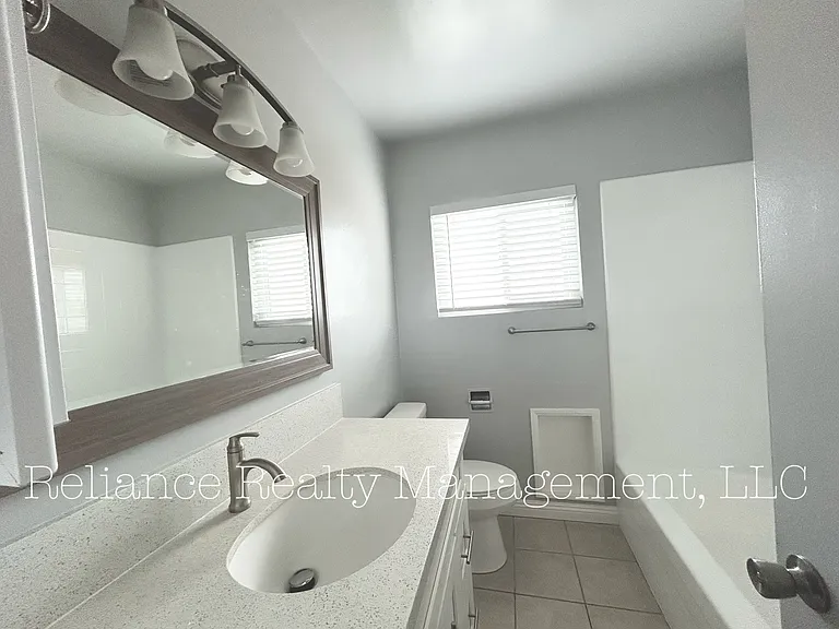 115 Hurlbut St #V — Photo 7