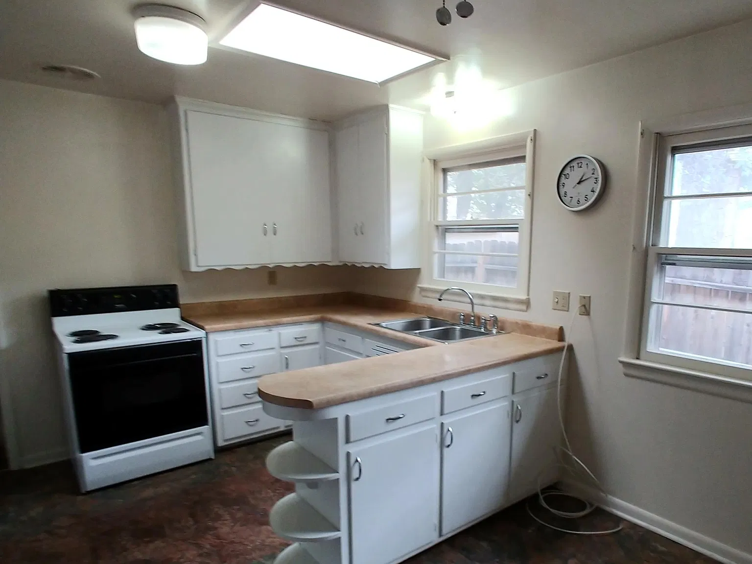 2 bed, 1000 sqft, $1,550 — Photo 2