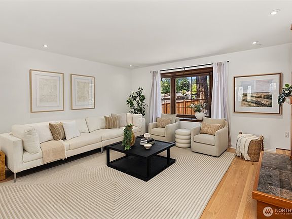 3rd image of 621 128th Avenue SE