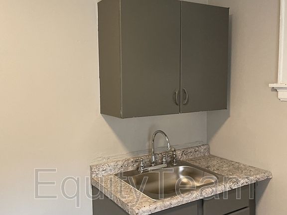 5th image of 742 Arlington Ave