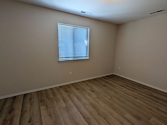 4th image of 9348 Greenbriar Dr