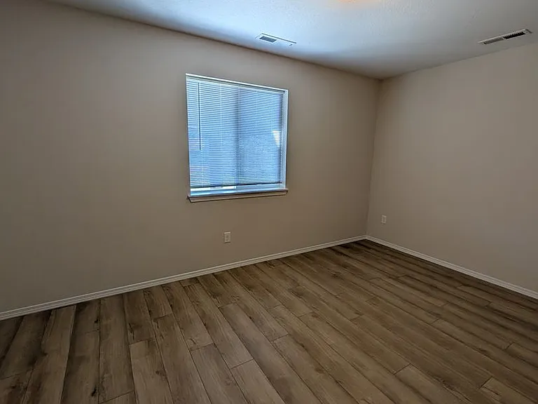 9348 Greenbriar Dr — Photo 4