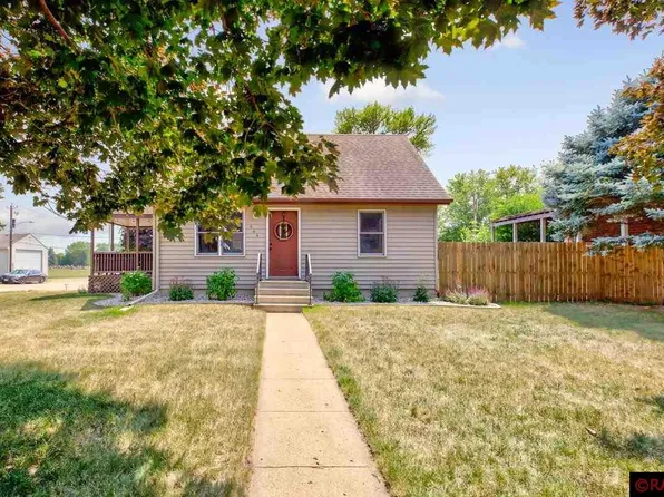 444 1st St SE, Madelia, MN 56062