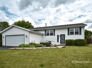 210 Morning Sun Trl, Capron, IL 61012