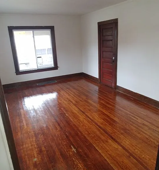 2610 Broadway — Photo 3