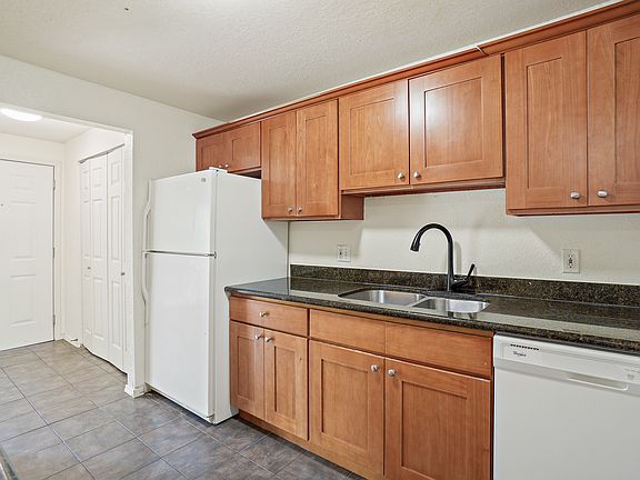 2nd image of 9494 Redmond Woodinville Rd NE APT B207