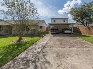 2111 Lomax Dr, La Porte, TX 77571