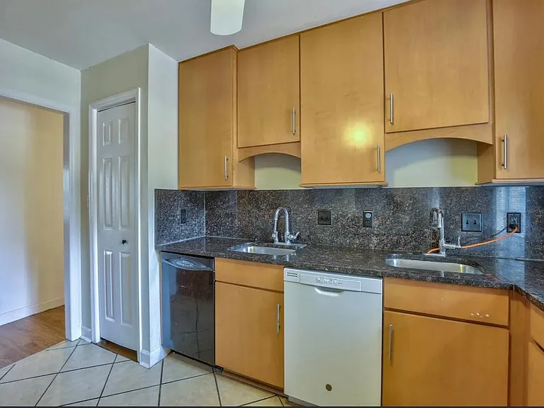 2093 Greenwood Dr — Photo 14