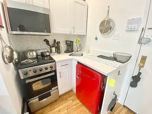 4th image of 284 W 12th St APT 4
