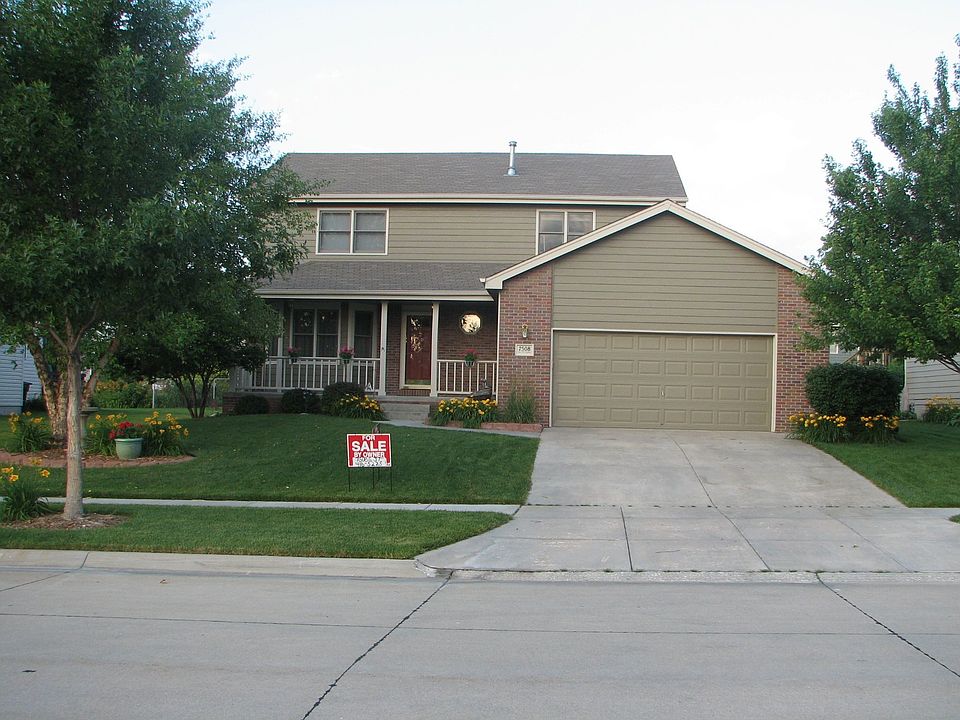 4 Bedroom, 4 Bathroom Professionally finished basement