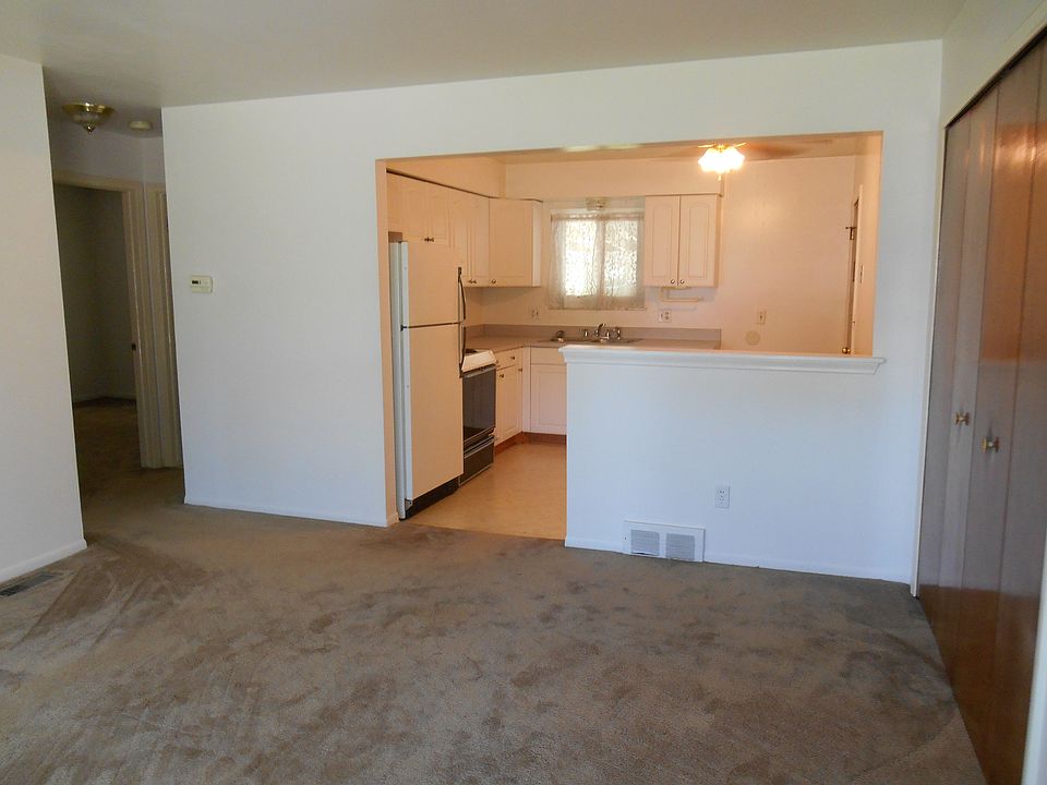 2nd image of 27532 Schiller St #E