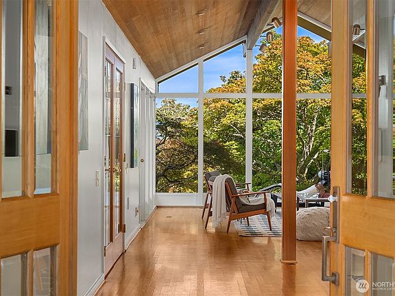 4th image of 604 SW 206th Street