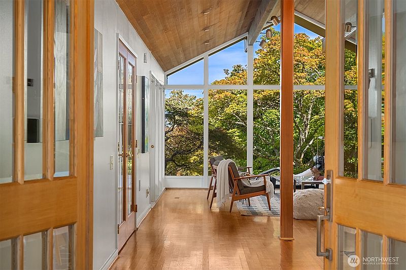 4th image of 604 SW 206th Street
