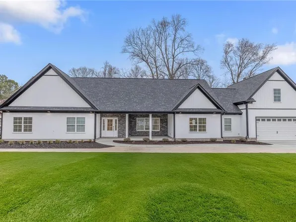 1146 Lindale Dr, Chesapeake, VA 23320